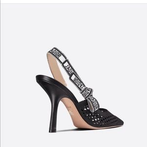 J'ADIOR SLINGBACK PUMP
Black Mesh Embroidery